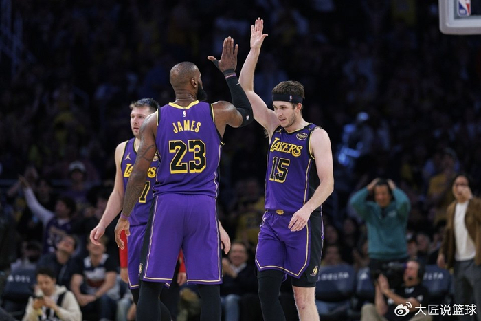 3首轮追字母+2.4亿续小里！队记曝湖人计划 詹姆斯时代真要结束了|吉安尼斯·安特托孔波|里夫斯|紫金军团|东契奇|洛杉矶湖人队_新浪体育_新浪新闻